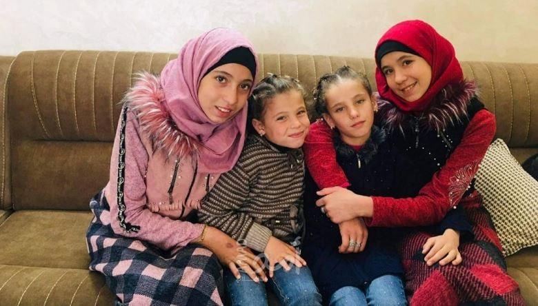 4 شقيقات فلسطينيات يعدن إلى ديارهن بعد 6 سنوات في الرقة