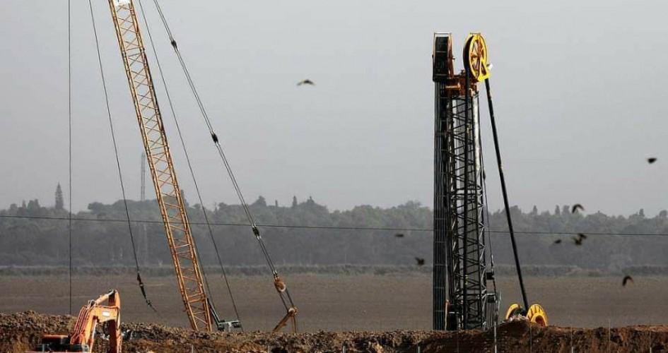 بالصور.. آليات الاحتلال تواصل تشييد الجدار الأرضي على حدود القطاع