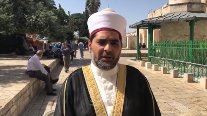 بالفيديو.. مدير المسجد الأقصى يستنكر اقتحام مئات المستوطنين لساحاته ويكشف ما حدث!