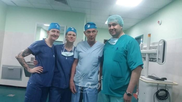 طاقم جراحة التجميل والحروق بـ"مجمع ناصر الطبي" يجرى عمليات معقدة