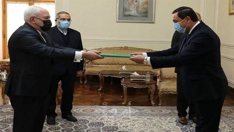 ظريف يتسلم أوراق اعتماد سفير سوريا الجديد لدى طهران