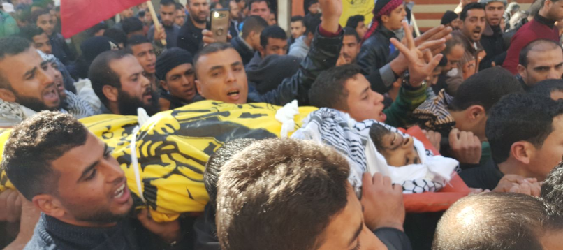 بالصور..جماهير غفيرة تشيع الشهيد "المصري"