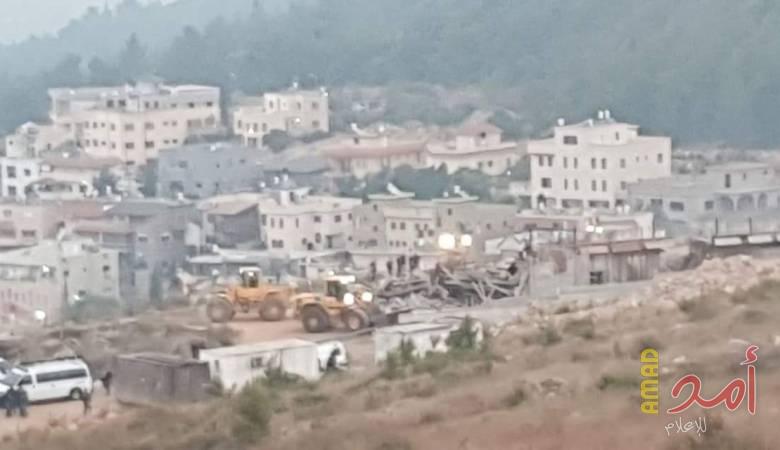 جرافات اسرائيلية تهدم منزلين في "قلنسوة"
