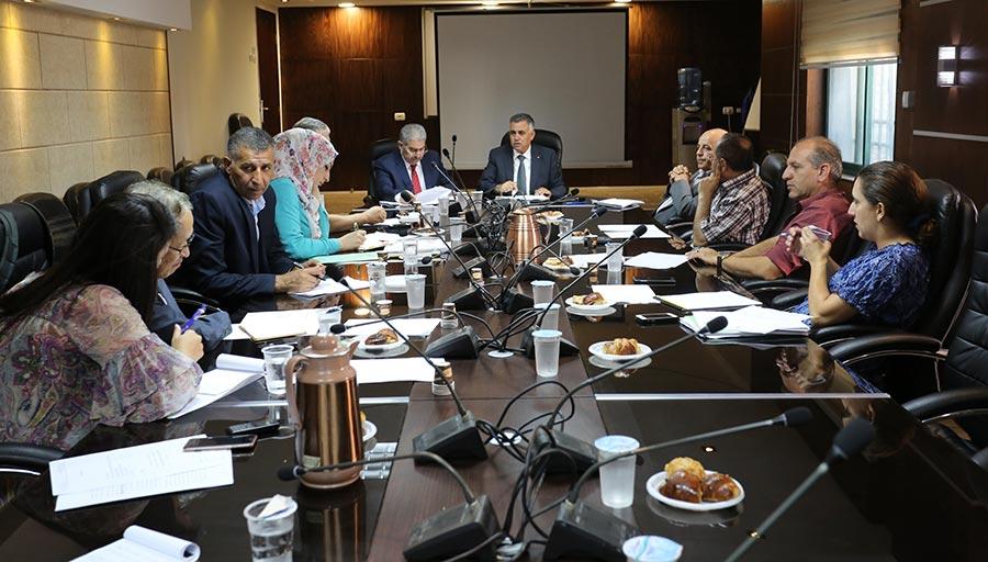 وكيل وزارة الحكم المحلي يترأس اجتماع اللجنة الوطنية لإدارة النفايات الصلبة