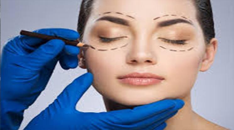للمرأة .. أسباب أضرار مستحضرات التجميل عليكي