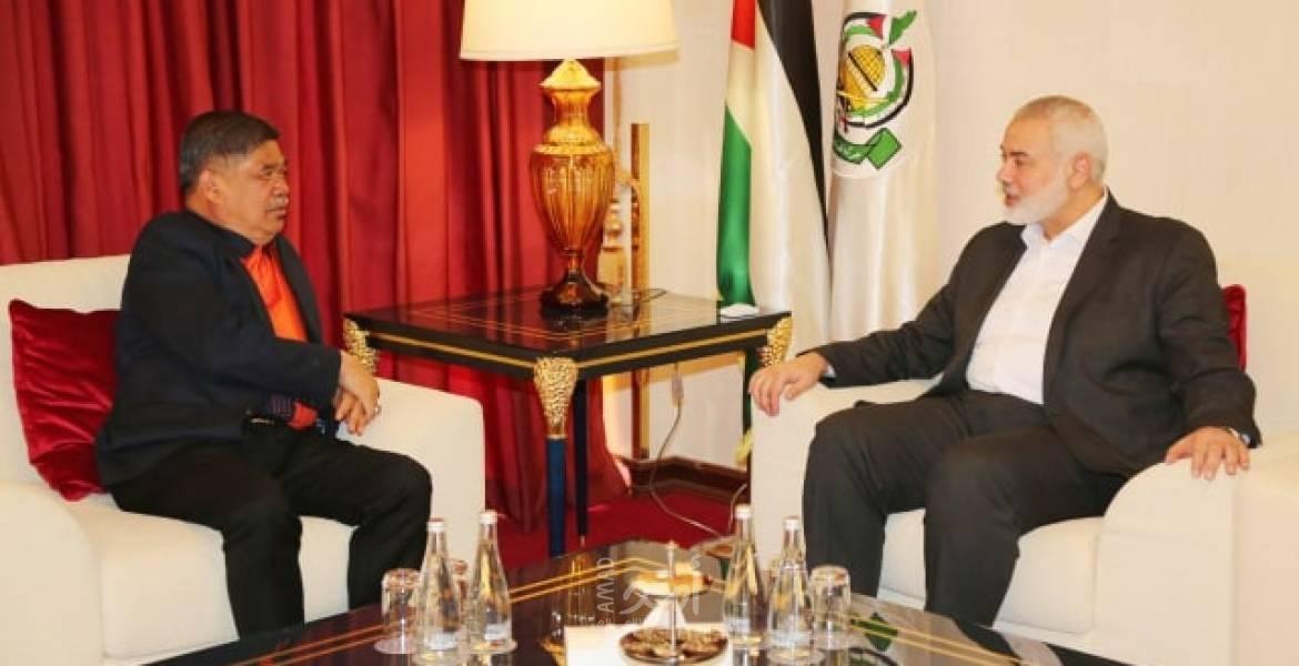 هنية يستقبل وزير الدفاع الماليزي بالدوحة