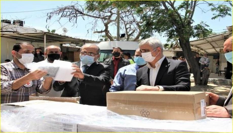 صحة غزة تستلم شحنة تبرعات من الصليب الأحمر