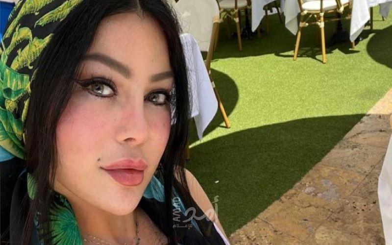 هذا سعر حقيبة وحذاء هيفاء وهبي بإطلالتها الخضراء من باريس-بالصور