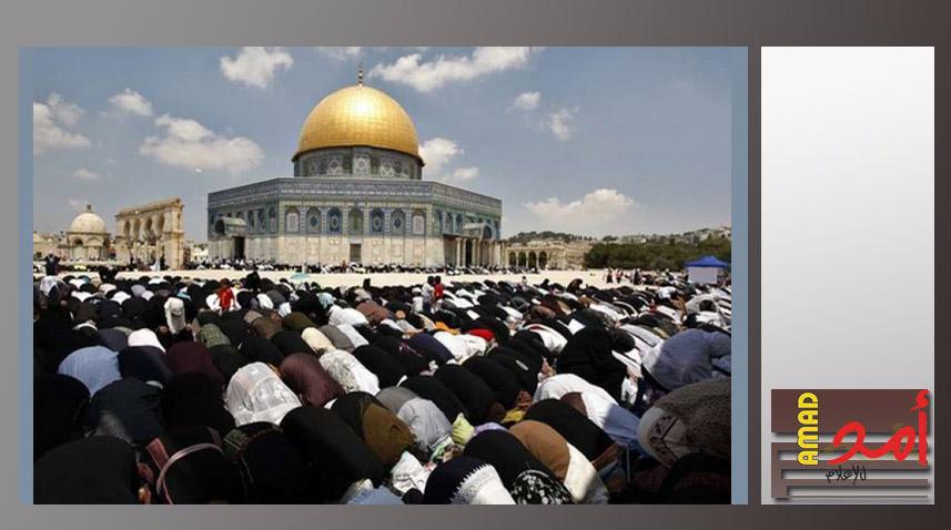 أكثر من 300 ألف يؤدون الجمعة الثالثة برحاب المسجد الأقصى المبارك