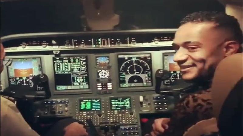 محمد رمضان يتسبب في ايقاف طيار مدى الحياة .. شاهد التفاصيل