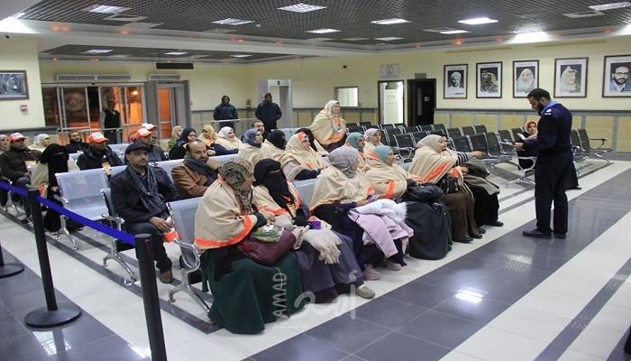 صور - الفوج الثاني من معتمري قطاع غزة يغادرون عبر معبر رفح
