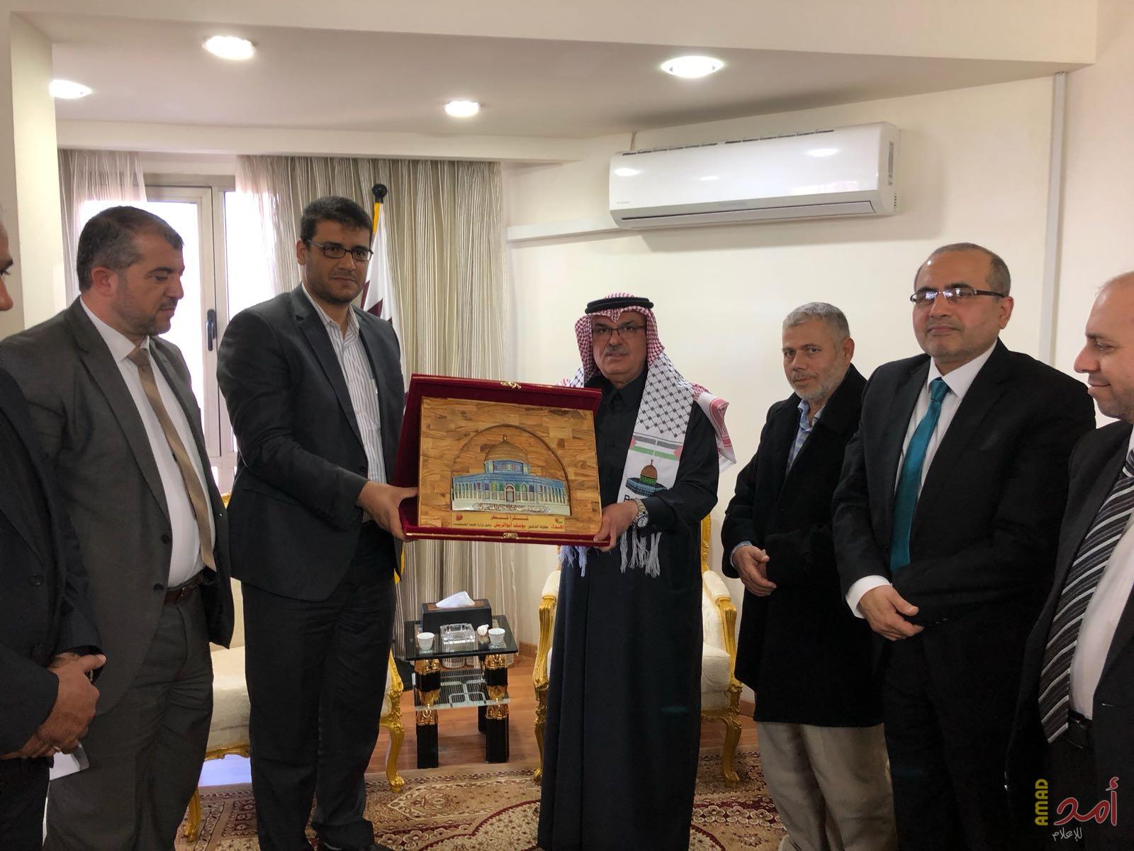 السفير القطري "محمد العمادي" يستقبل وفداً من وزارة الصحة بغزة