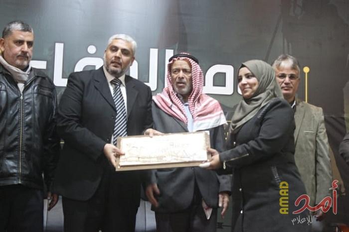 بالصور والفيديو.. المكتب الإعلامي الحكومي في غزة يكرم مراسلة "أمد"  صافيناز اللوح