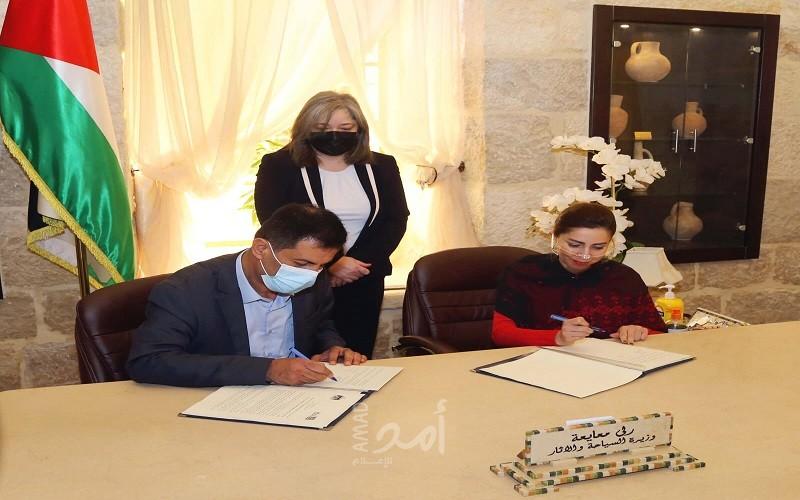"السياحة والآثار" و"التعاون" توقّعان مذكرة تفاهم لإحياء البلدة القديمة في جنين