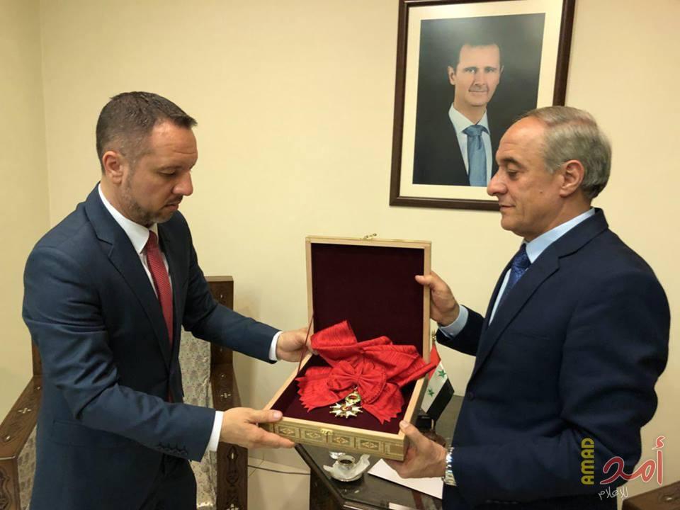 بعد مشاركتها في العدوان الثلاثي..الرئيس الأسد يرد وسام جوقة الشرف الفرنسي إلى فرنسا