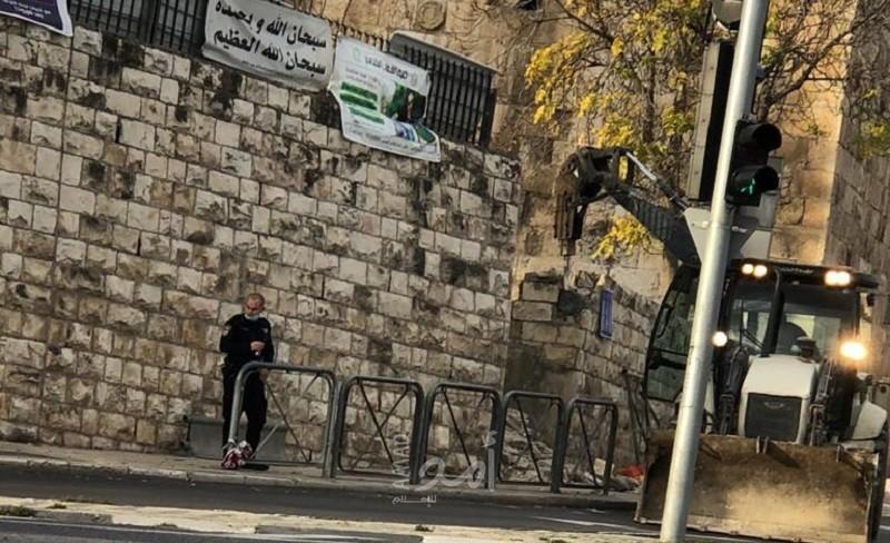 جرافات جيش الاحتلال تهدم أسوار مقبرة "اليوسفيه" بالقدس
