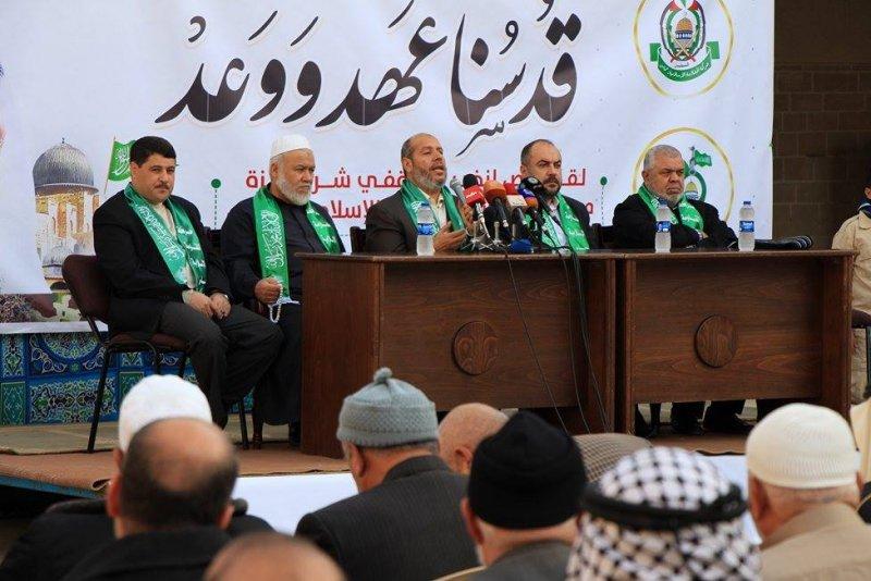 مركز حقوقي يحذر حماس من خطورة تشكيل لجنة لإدارة غزة
