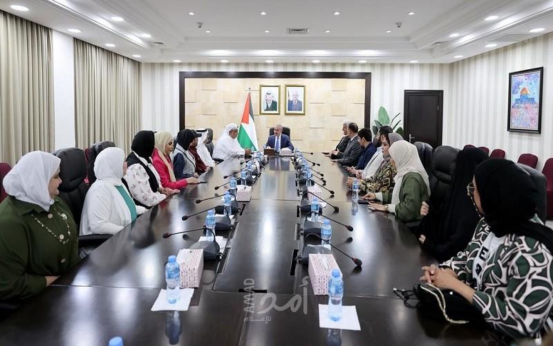اشتية يستقبل الوفد الكويتي المكلف بالتعاقد مع معلمين فلسطينيين