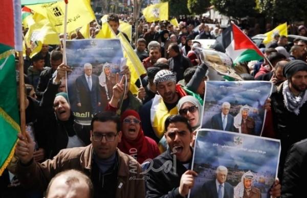 "فتح" تنظم مسيرة دعمًا لعباس واسنادًا للقدس والأسير أبو عطوان