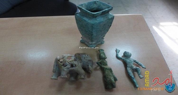 جنين: ضبط 3 تماثيل وقطع اثرية بحوزة شخص