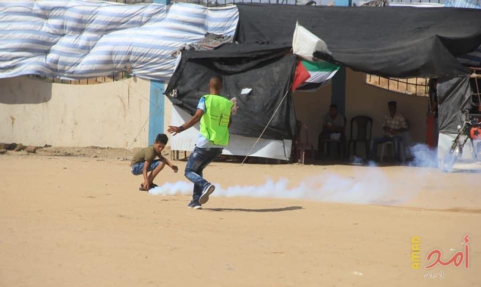 إطلاق قنابل الغاز تجاه المزارعين شرق غزة