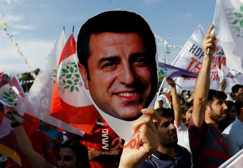 زعيم كردي سجين يدعو المعارضة للالتفاف حول مرشح ضد أردوغان