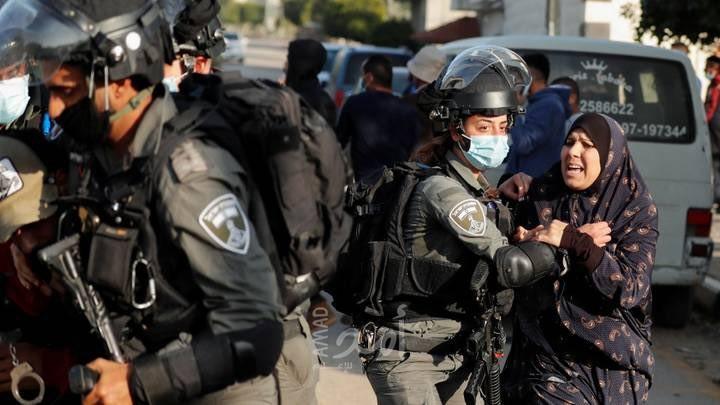 قوات الاحتلال تداهم منازل المواطنين في سلوان بالقدس