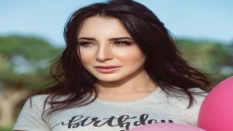 رسالة شديدة اللهجة من المطربة "ساندي" لـــ زملائها .. شاهد