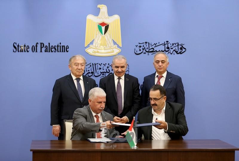 اشتية: نبذل كافة الجهود لتغطية احتياجاتنا المستقبلية من الطاقة