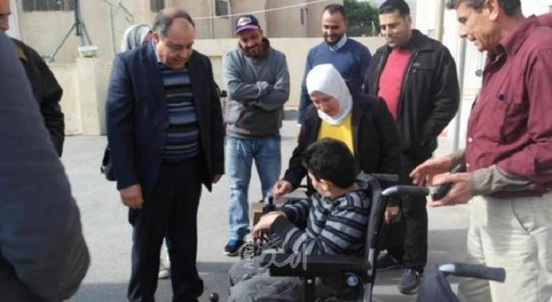 جنين: تسليم مكرمة رئاسية لجمعية تأهيل ورعاية الكفيف
