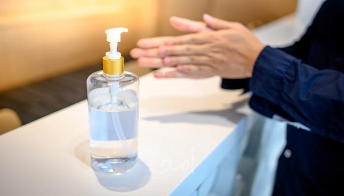 علاج تعرق اليدين: أهم الطرق الطبية والطبيعية