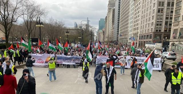 تظاهرة حاشدة في شيكاغو  تنديدا بالاعتداءات الاسرائيلية على الشعب الفلسطيني