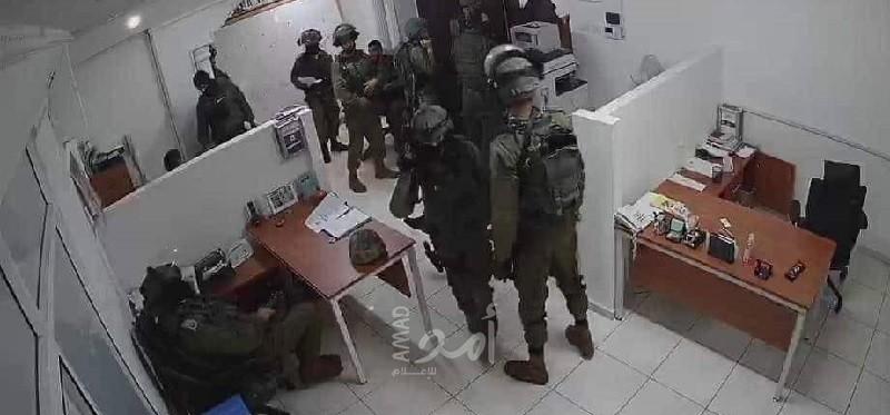 محدث.. شخصيات وفصائل فلسطيينة تدين إغلاق قوات الاحتلال لمؤسسات حقوقية في رام الله