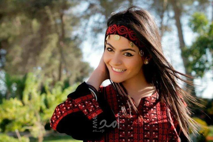 الفلسطينيات يبدعن عملًا وثورة