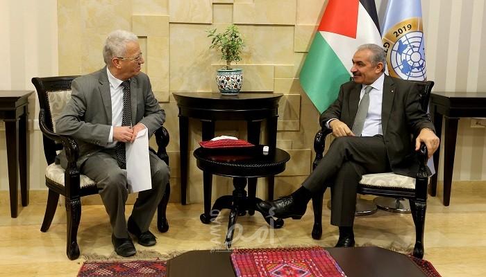 أشتية يلتقي وفداً من المركز الفلسطيني لاستقلال المحاماة والقضاء "مساواة"