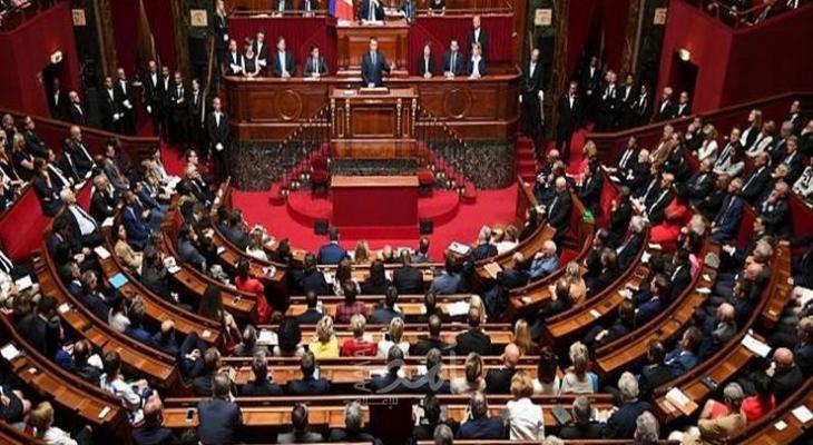 البرلمان الفرنسي يٌصادق على مشروع قانون يجرّم التنمر في المدارس