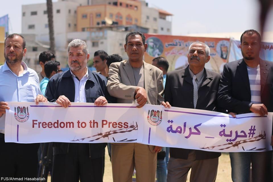 المعهد الفلسطيني للاتصال والتنمية يوجه التحية للصحافيين الفلسطينيين ويدعوهم الى توحيد كلمتهم