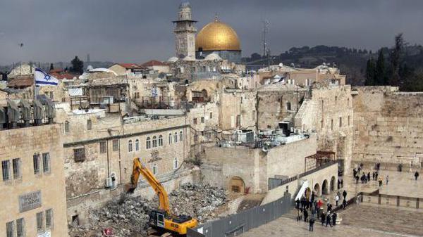 الهدم يهدد 138عائلة فلسطينية بالتشريد شمالي القدس المحتلة