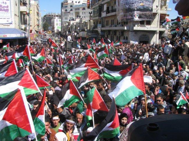 مظاهرة غضب تندد بالسياسة الاميركية وجبهة التحرير تعتبرها باكورة فعاليات لايصال صوت الجماهير