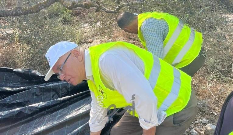 جبهة النضال الشعبي في طولكرم تنظم حملة دعم المزارعين في موسم قطف الزيتون