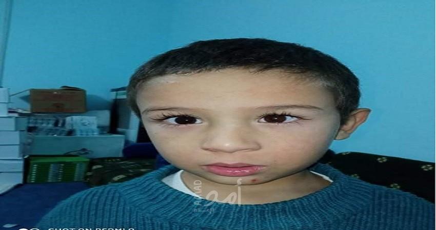مواطن فلسطيني في ليبيا يناشد الرئيس عباس لتبني علاج طفله