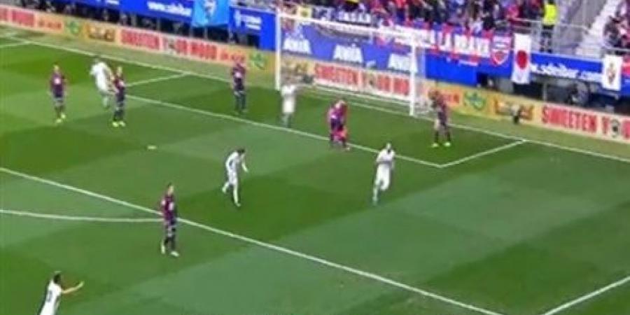 رغم الغيابات .. ريال مدريد يستعيد توازنه برباعية على إيبار