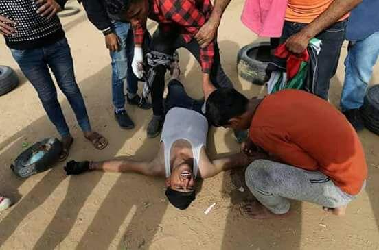 بالصور.. إصابات اختناقاً بالغاز شرق خانيونس