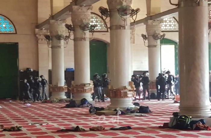 محدث بالفيديو والصور.. إصابات خلال مواجهات عنيفة بين المرابطين وقوات الاحتلال بعد اقتحام "الأقصى"