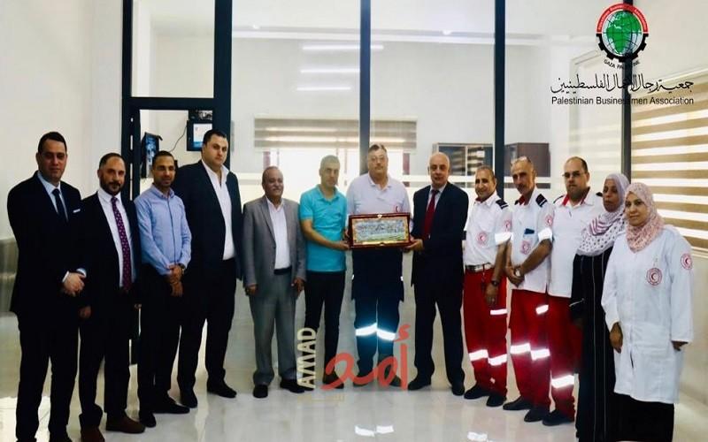 جمعية رجال الأعمال بغزة تكرم طواقم الإسعاف والطوارئ في جمعية الهلال الأحمر