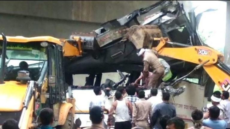 مقتل 29 شخصاً بسقوط حافلة ركاب في قناة شمال الهند