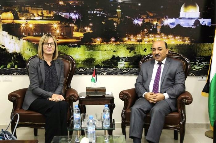 الحساينة يبحث مع ممثلة النرويج قضايا الحصار وإعادة إعمار غزة