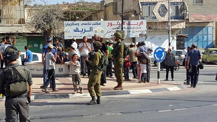 مستوطنون يغلقون طريقا زراعيا جنوب بيت لحم