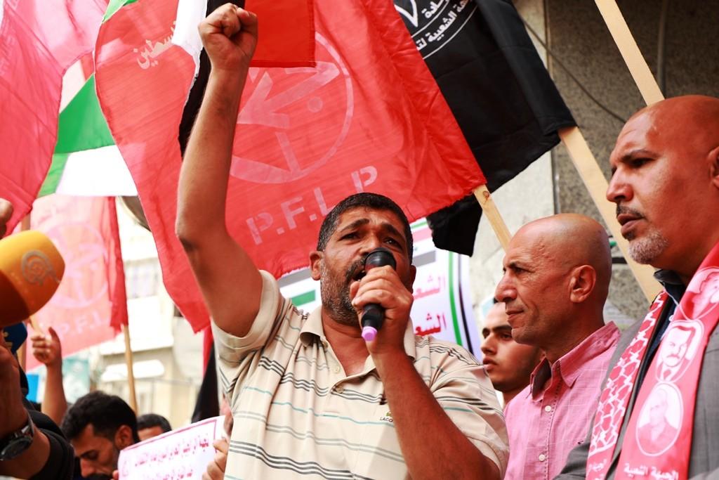 الجبهة الشعبية في غزة تنظم وقفة تضامن مع سوريا ضد الهجمات الاسرائيلية (صور)