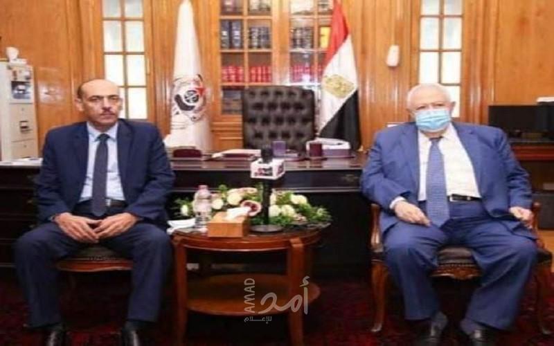 العشائر الفلسطينية تنعي نقيب المحاميين المصريين رجائي عطية